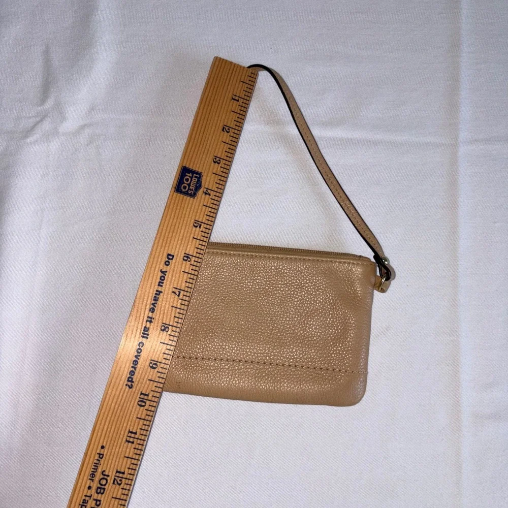 Coach Wristlet Pouch Tan Excellent Pebbled Leather Gold Logo Zip Top Small